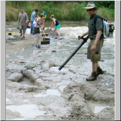 100_0150-leaf-blowing2 (2009-24-07).jpg
